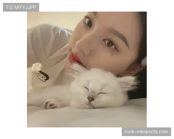 掌敏洁家的猫都比你自律